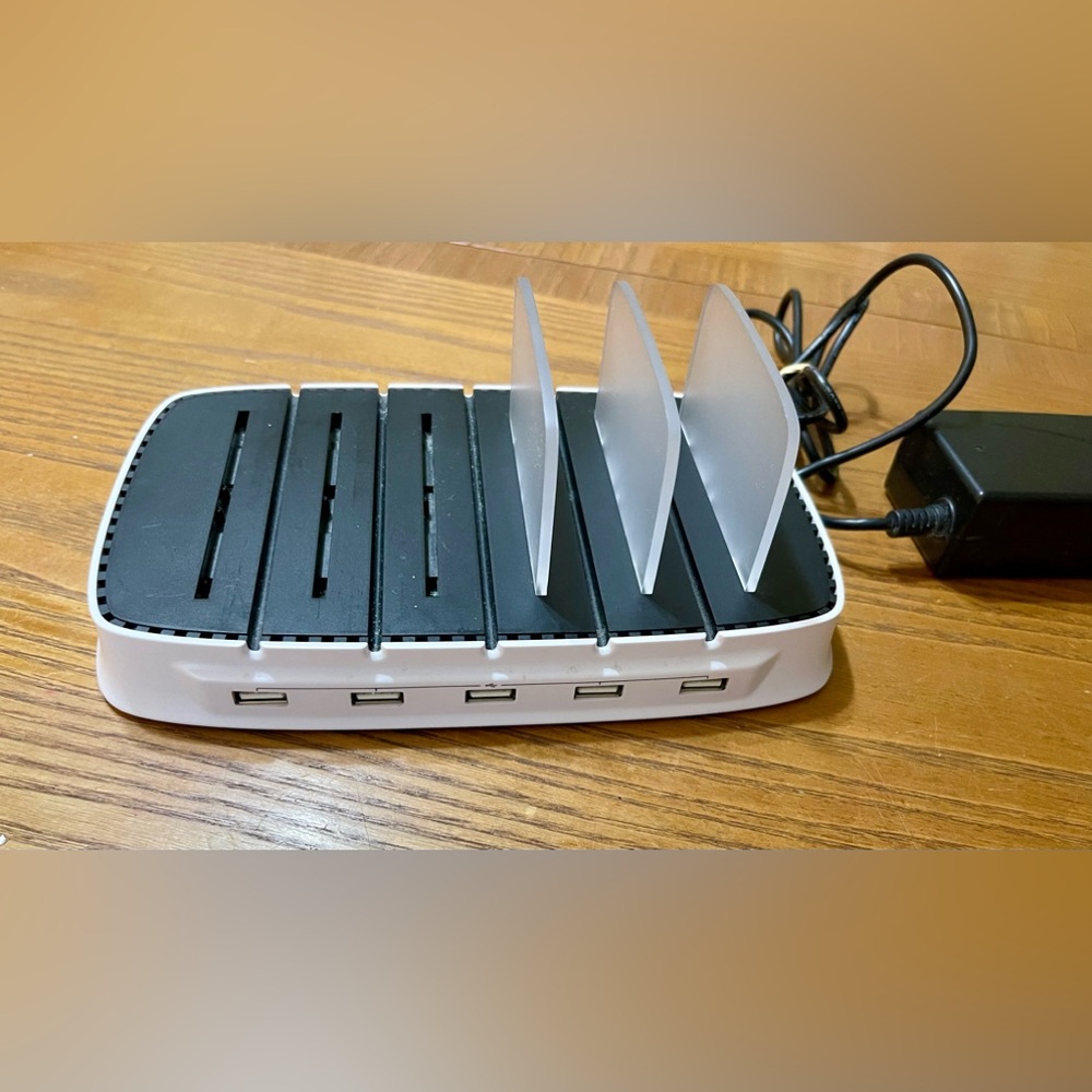 Griffin power dock 5 USB port charging station MOD35538 - Preowned
